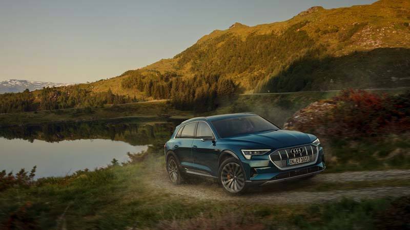 audi-e_tron-movimiento-paisaje