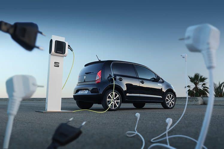 SEAT-Mii-Electric-cargando
