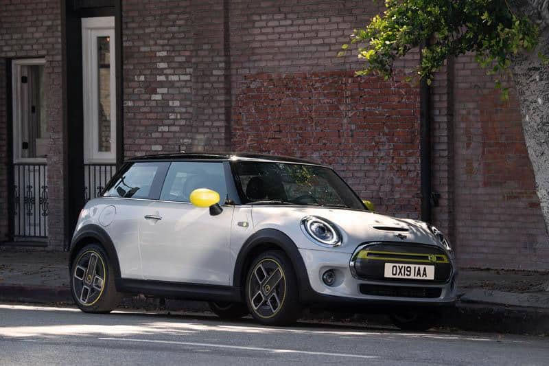 Mini-Electric-SE_aparcado-lateral