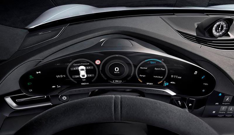 Detalle del cuadro de instrumentos del Porsche Taycan