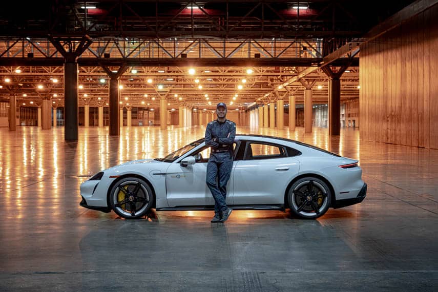 porsche-taycan-record-velocidad-interiores_piloto-Leh-Keen