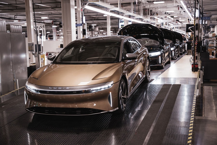 Primeros-vehiculos-Lucid-Air-clientes-fabricados_2