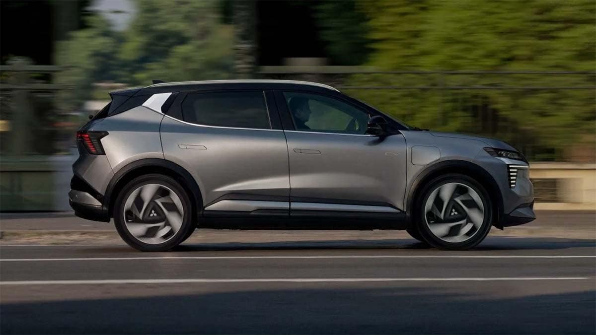 Vista lateral del Mitsubishi Eclipse Cross EV