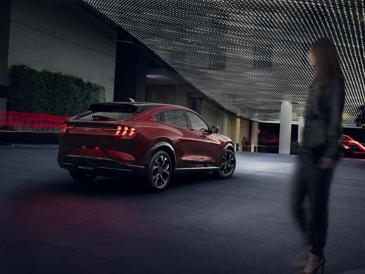 Foto Ford Mustang Mach E en color rojo
