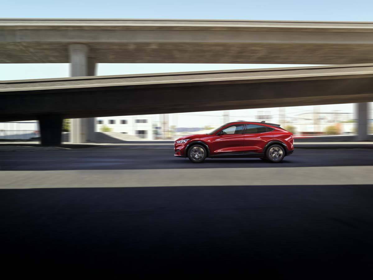 Foto Ford Mustang Mach E rojo